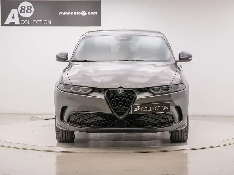 Usado Alfa Romeo Tonale Edizione Speciale 130 CV (95 kW) 2022 Gris / plata SUV