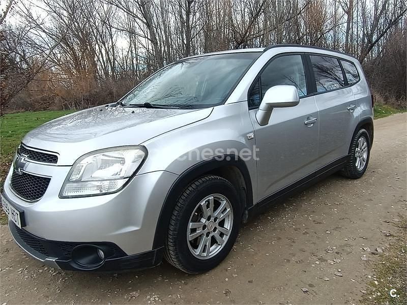 Usado Chevrolet Orlando LT 141 CV (103 kW) 2011 Gris / plata Monovolumen