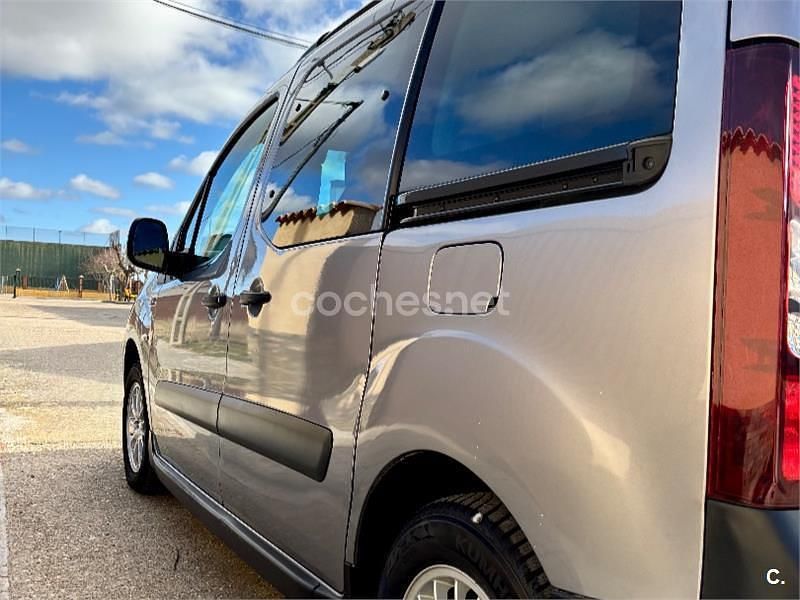 Usado Peugeot TePee Outdoor 100 CV (73 kW) 2016 Gris / plata Monovolumen