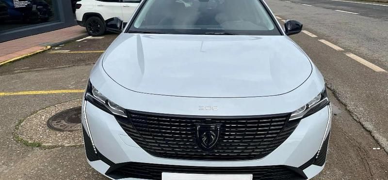 Usado Peugeot 308 Allure 136 CV (100 kW) 2024 Blanco okenite Familiar