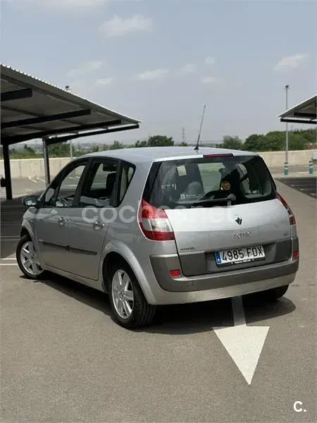 Usado Renault Scénic II Dynamique 105 CV (77 kW) 2006 Gris / plata Monovolumen