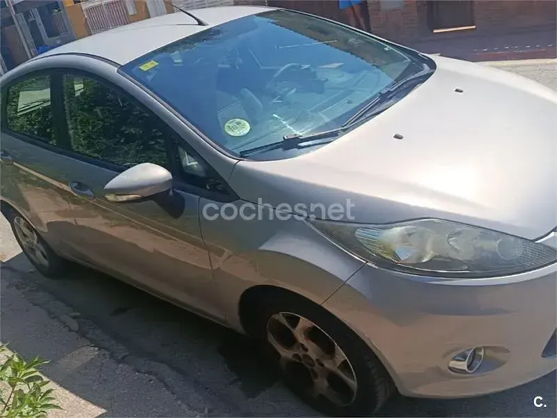 Usado Ford Fiesta Trend 68 CV (50 kW) 2011 Blanco Berlina