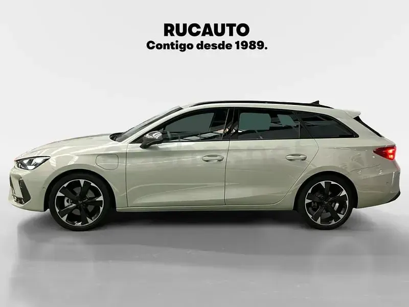 Usado Cupra Leon 204 CV (150 kW) 2025 Beige Familiar