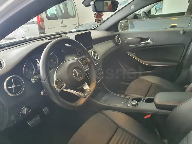 Usado Mercedes GLA200 136 CV (100 kW) 2019 Gris / plata SUV