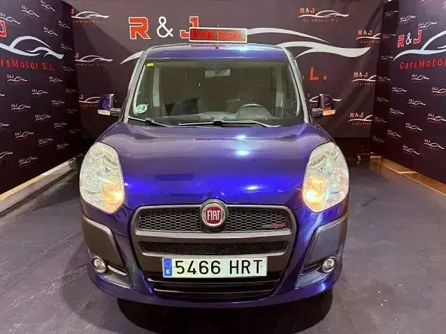 Usado Fiat Doblò Dynamic 105 CV (77 kW) 2013 Azul Monovolumen