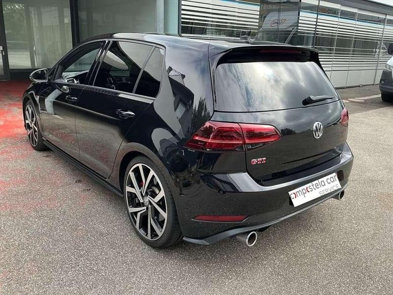 Usado VW Golf VII GTI 245 CV (180 kW) 2018 Negro Utilitario