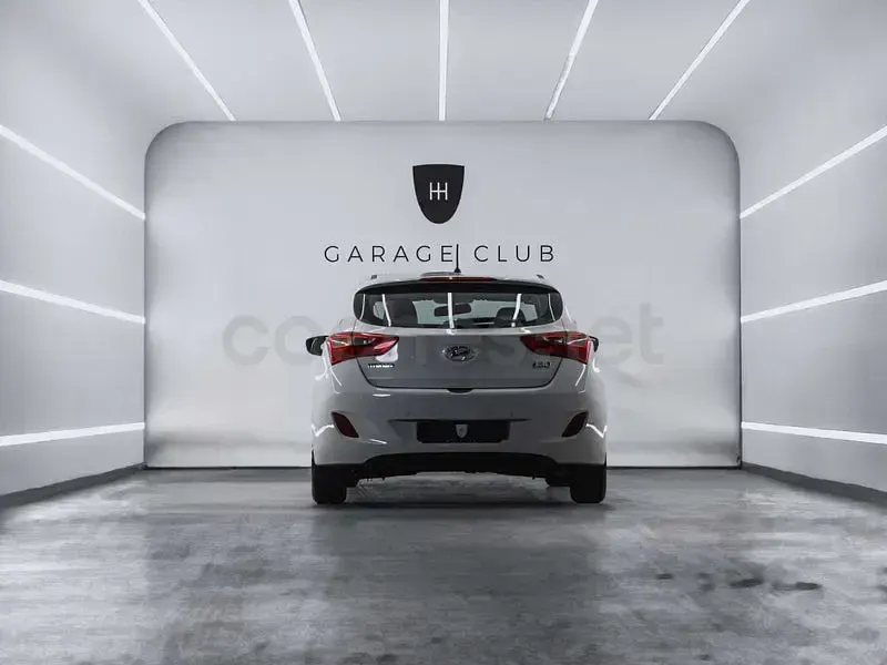 Usado Hyundai i30 100 CV (73 kW) 2014 Blanco Berlina