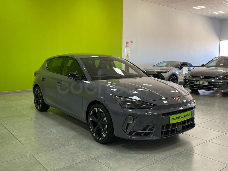 Käytetty Cupra Leon 150 HP (110 kW) 2025 Harmaa Sedan
