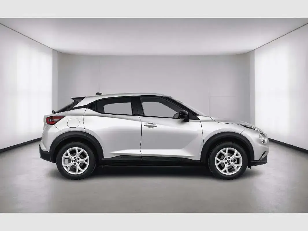 Usado Nissan Juke Acenta 114 CV (83 kW) 2022 Plateado SUV