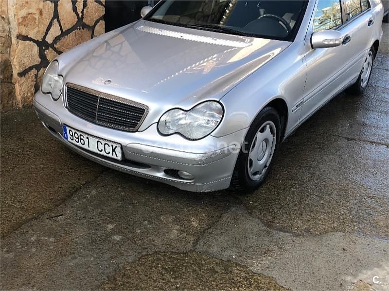 Usado Mercedes C200 Classic 116 CV (85 kW) 2002 Gris / plata Berlina