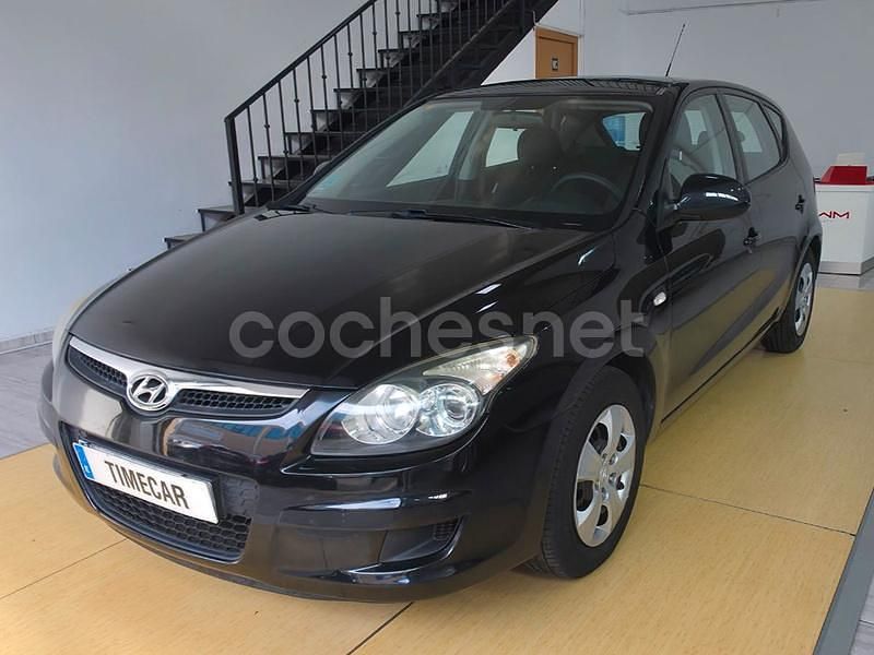 Negro Usado 2010 Hyundai i30 Comfort Berlina | 5990 € (Precio justo) - Imagen 1/4