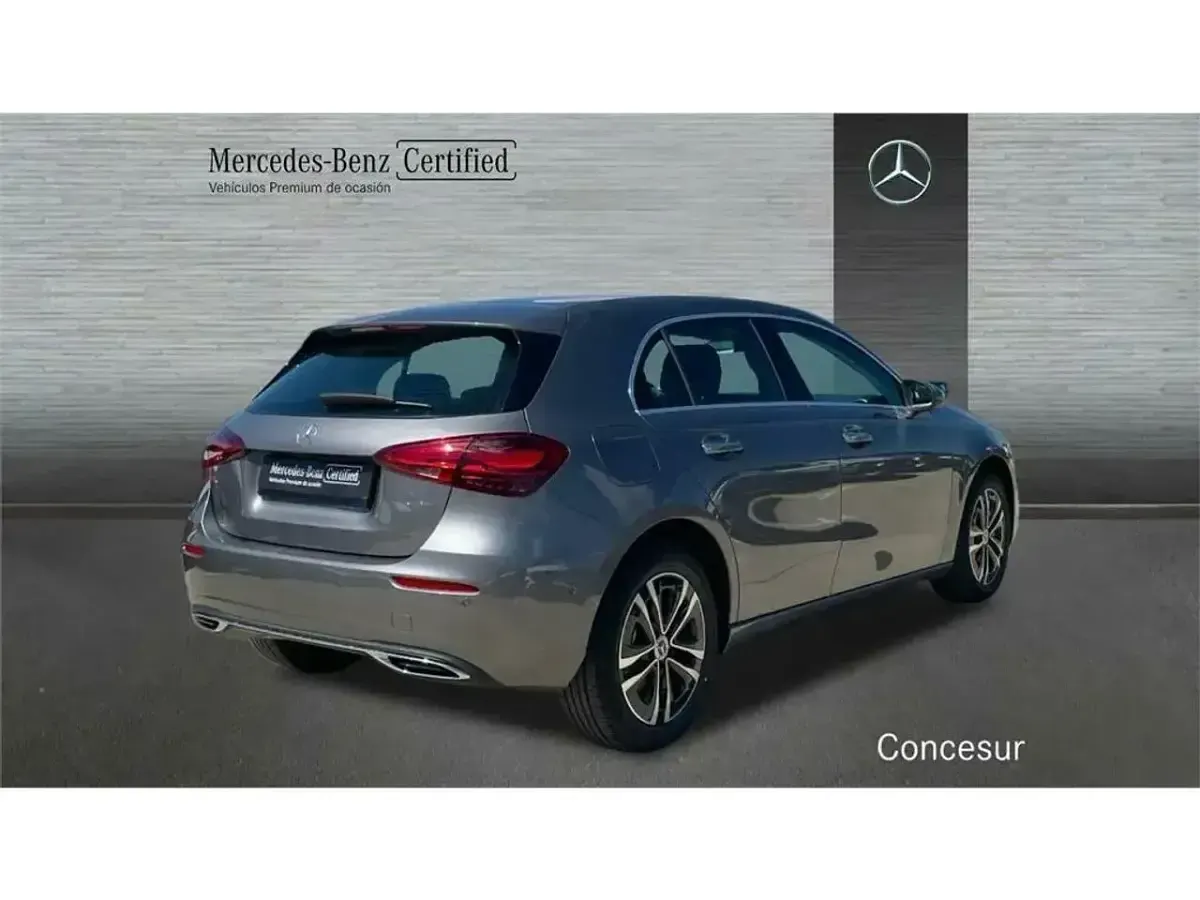 Usado Mercedes A200 149 CV (109 kW) 2025 Gris Berlina