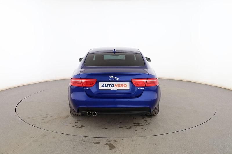 Usado Jaguar XE Prestige 180 HP (132 kW) 2017 Azul Sedan