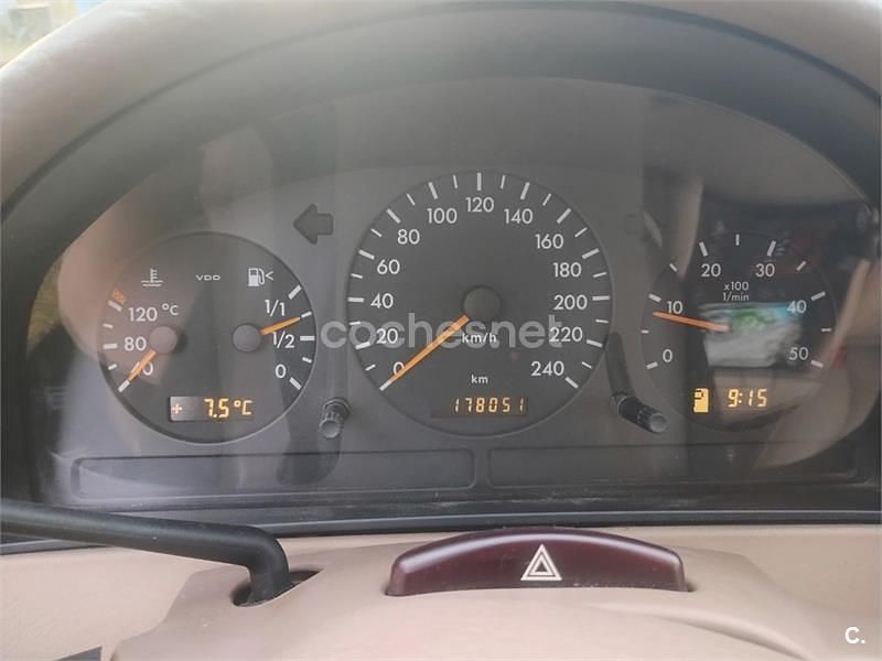 Usado Mercedes ML270 Edition 163 CV (119 kW) 2004 Azul SUV