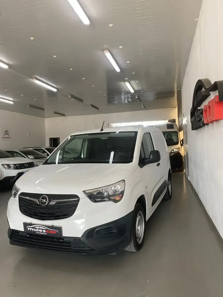 Usado Opel Combo 100 CV (73 kW) 2020 Blanco Monovolumen