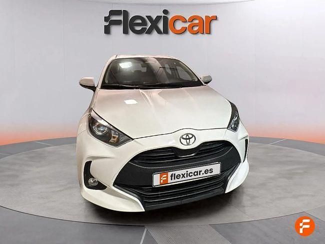 Usado Toyota Yaris Hybrid Active 116 CV (85 kW) 2024 Blanco Berlina