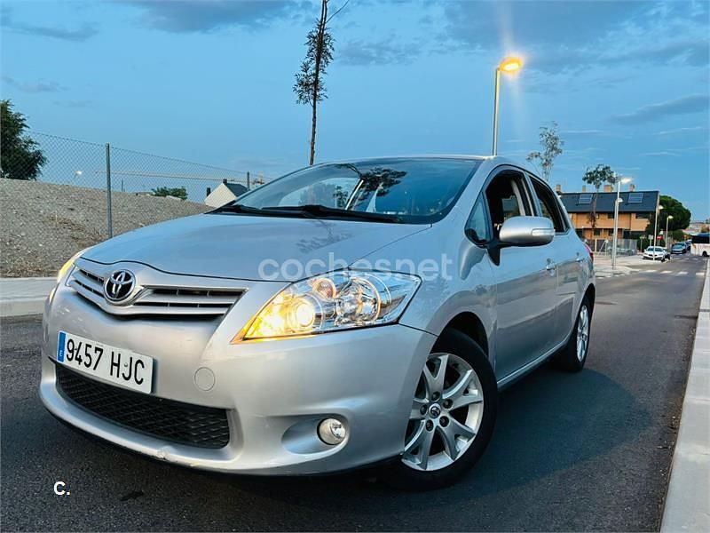 Gris / plata Usado 2012 Toyota Auris Active Berlina | 5900 € (Buen precio) - Imagen 1/4