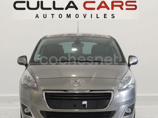 Usado Peugeot 5008 Active 120 CV (88 kW) 2016 Gris / plata Monovolumen