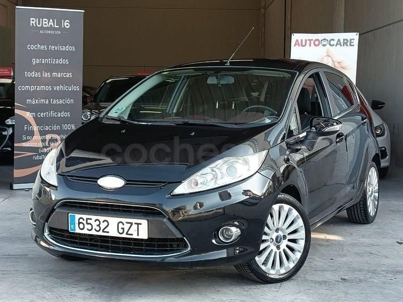 Usado Ford Fiesta Titanium 95 CV (69 kW) 2010 Negro Utilitario