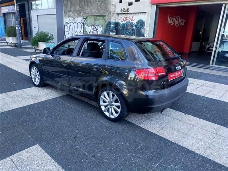 Usado Audi A3 Ambition 105 CV (77 kW) 2010 Negro Utilitario