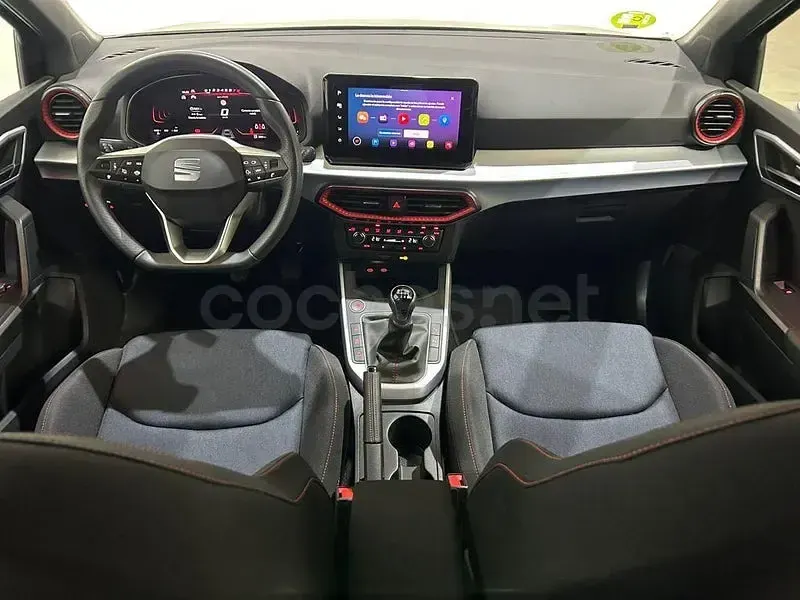 Usado Seat Arona FR 115 CV (84 kW) 2024 Gris SUV