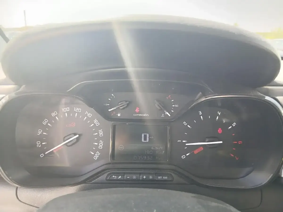 Usado Citroën C3 Live 102 CV (75 kW) 2021 Blanco Utilitario