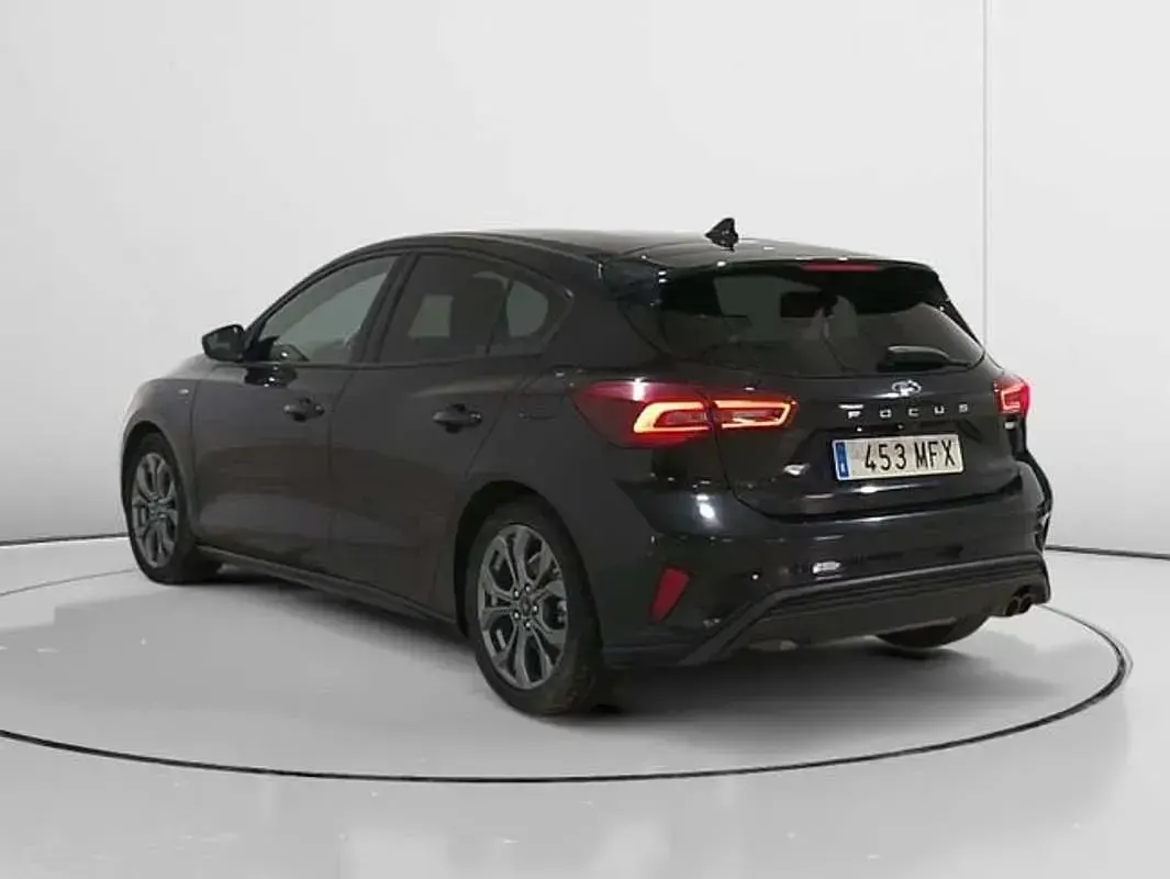 Usado Ford Focus ST-Line 155 CV (114 kW) 2023 Negro Utilitario