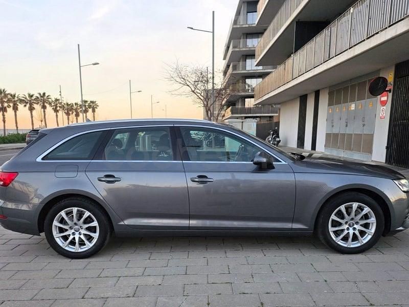 Usado Audi A4 Advanced Plus 150 CV (110 kW) 2018 Gris / plata Familiar