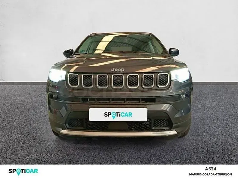 Usado Jeep Compass Limited 190 CV (139 kW) 2024 Gris / plata SUV