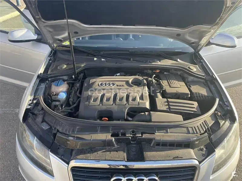 Usado Audi A3 Sportback Ambition 140 CV (102 kW) 2011 Gris / plata Utilitario