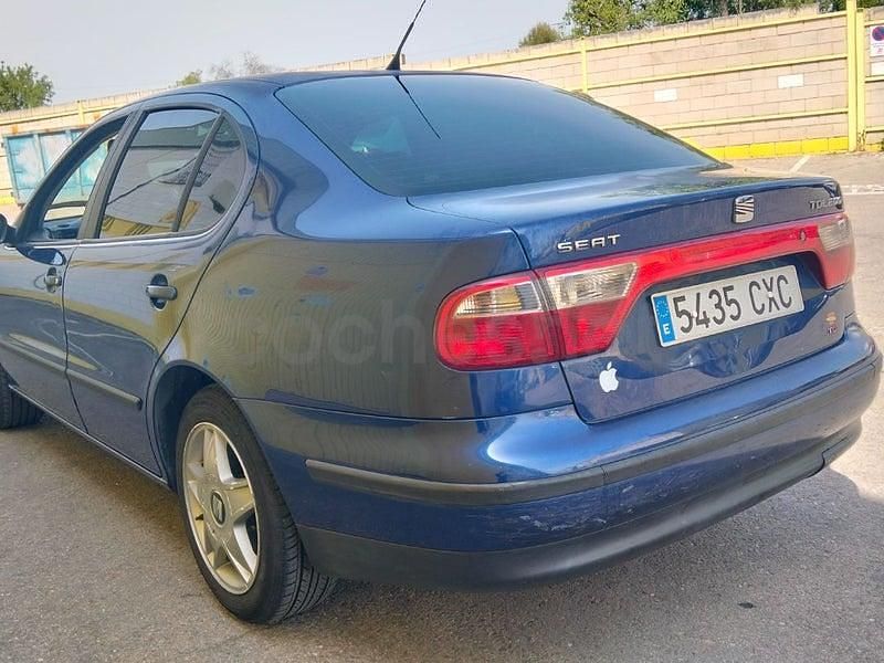 Usado Seat Toledo Sport 130 CV (95 kW) 2004 Azul Berlina