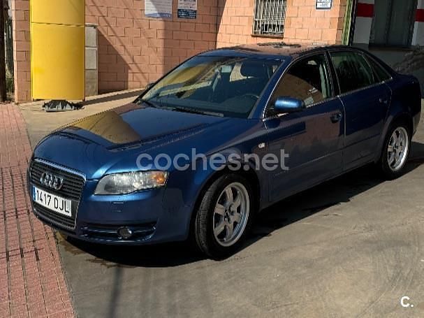 Usado Audi A4 140 CV (102 kW) 2006 Azul Berlina