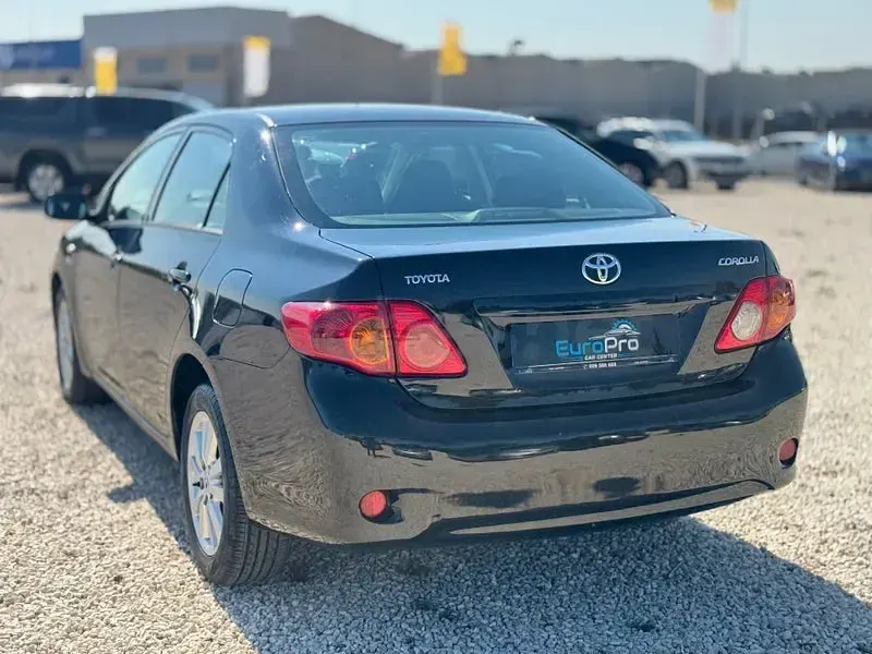 Usado Toyota Corolla Live 90 CV (66 kW) 2010 Negro Berlina