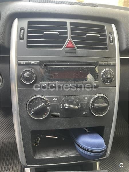 Usado Mercedes B150 95 CV (69 kW) 2006 Gris / plata Monovolumen