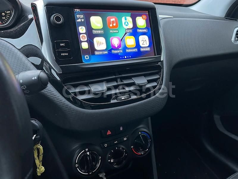 Usado Peugeot 2008 Style 110 CV (80 kW) 2016 Verde SUV