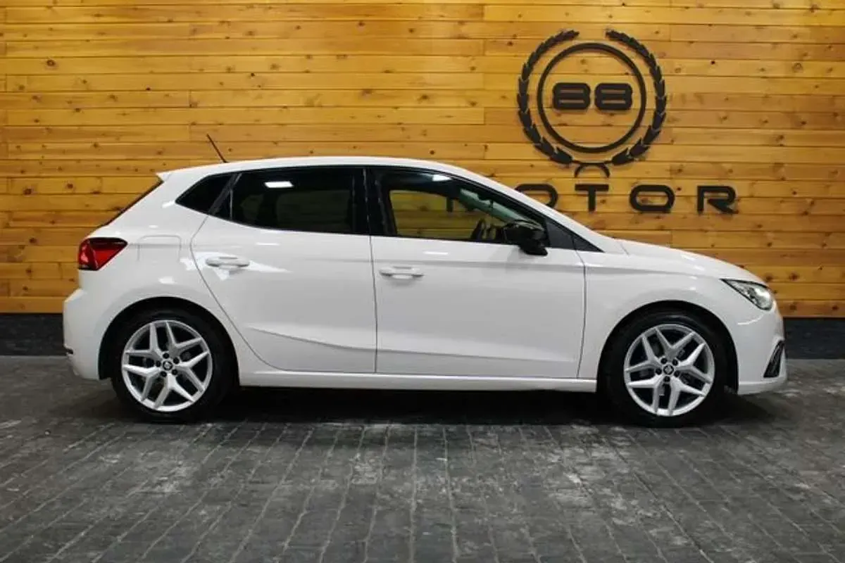 Usado Seat Ibiza FR 116 CV (85 kW) 2019 Blanco Utilitario