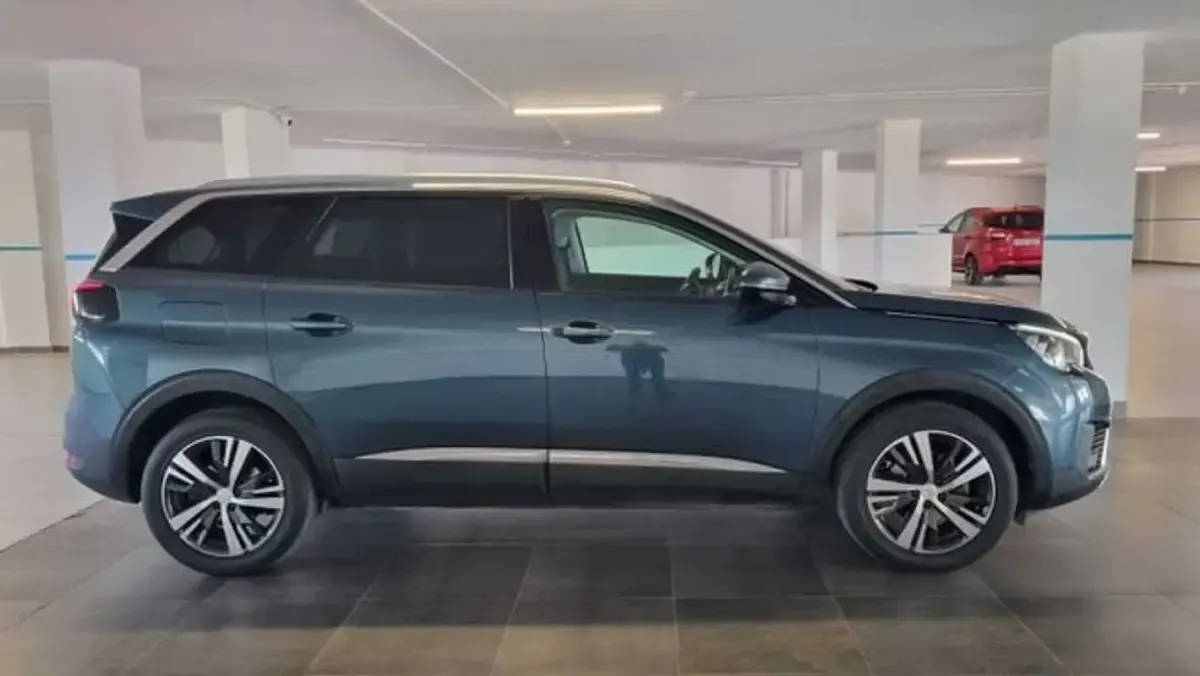 Usado Peugeot 5008 Allure 131 CV (96 kW) 2018 Azul SUV