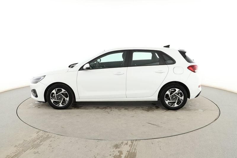 Usado Hyundai i30 120 CV (88 kW) 2025 Blanco Berlina