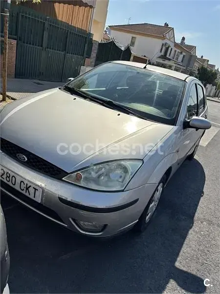 Usado Ford Focus Trend 115 CV (84 kW) 2003 Gris / plata Berlina
