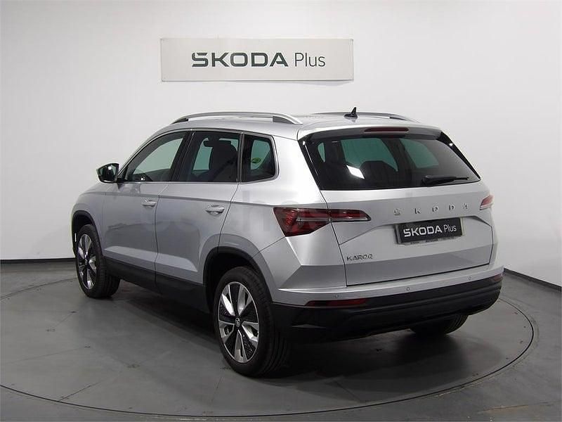 Usado Skoda Karoq 150 CV (110 kW) 2024 Gris plata SUV