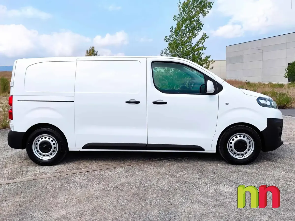 Usado Citroën Jumpy Comfort 122 CV (89 kW) 2017 Blanco Monovolumen