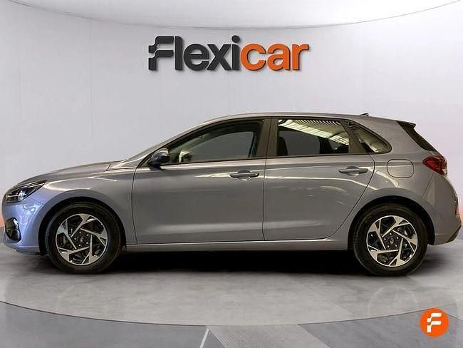 Usado Hyundai i30 120 CV (88 kW) 2024 Gris / plata Berlina