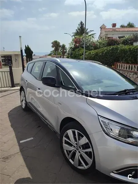 Usado Renault Scénic LIMITED 140 CV (102 kW) 2019 Gris / plata Monovolumen
