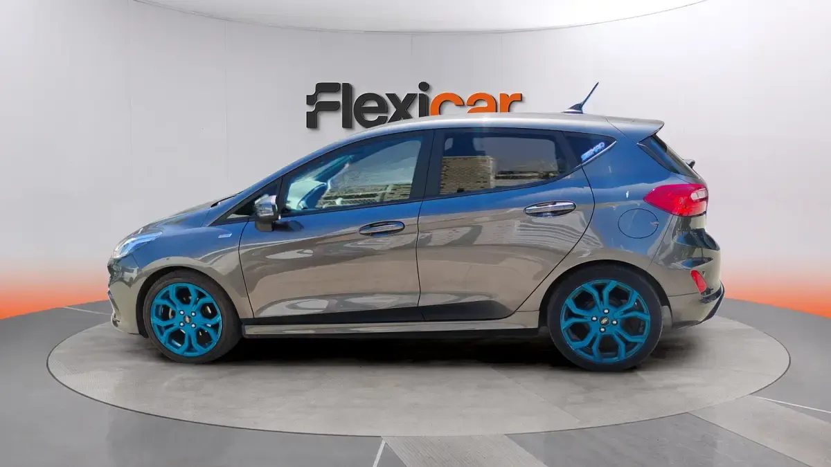 Usado Ford Fiesta Active 95 CV (69 kW) 2020 Gris Utilitario