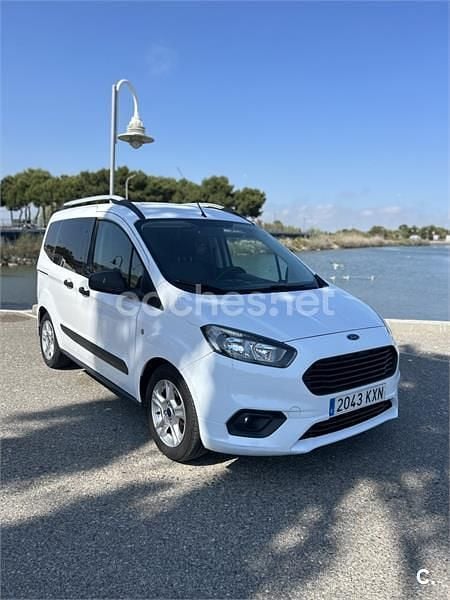 Usado Ford Tourneo Courier Trend 100 CV (73 kW) 2019 Blanco Monovolumen