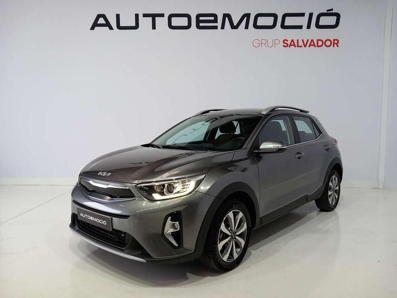Gris Usado 2024 Kia Stonic SUV | 19.900 € (Un poco caro) - Imagen 1/4