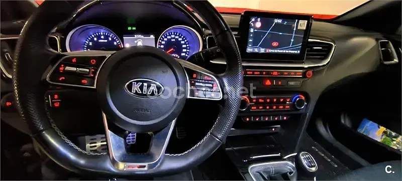 Usado Kia ProCeed GT-Line 140 CV (102 kW) 2019 Negro Familiar