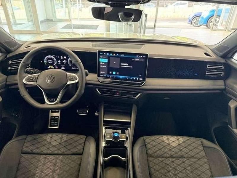 Usado VW Tiguan R-line 204 CV (150 kW) 2025 Blanco SUV