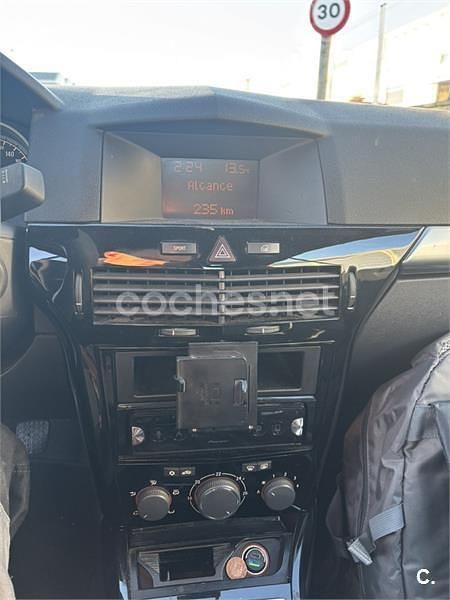 Usado Opel Astra Cabriolet Cosmo 150 HP (110 kW) 2007 Cinzento Cabrios