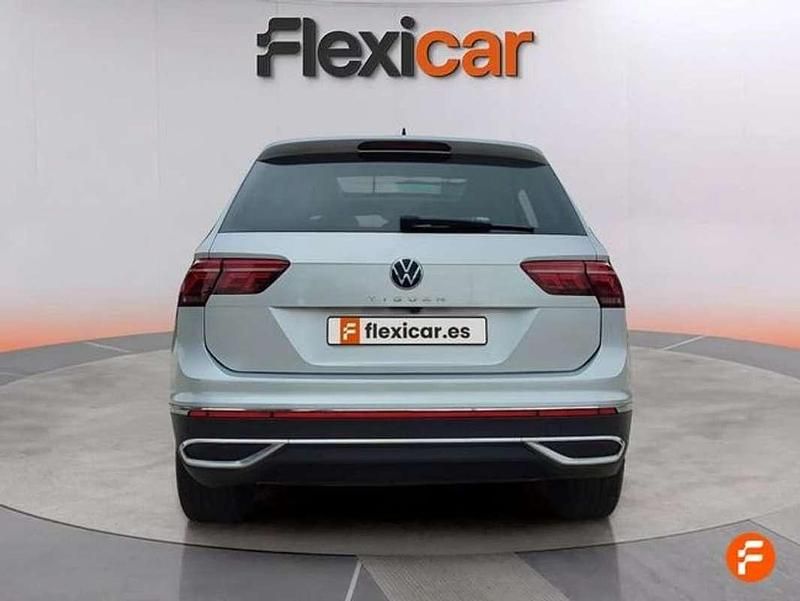 Usado VW Tiguan Life 150 CV (110 kW) 2021 Gris SUV